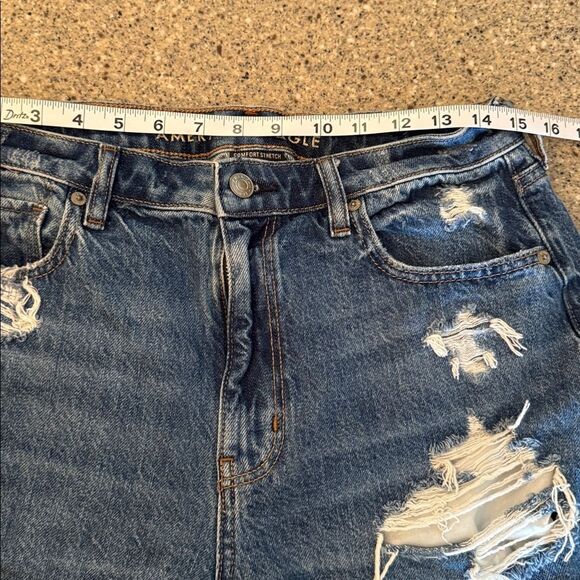 AMERICAN EAGLE High Rise Distressed Mom Shorts - Picture 2 of 7